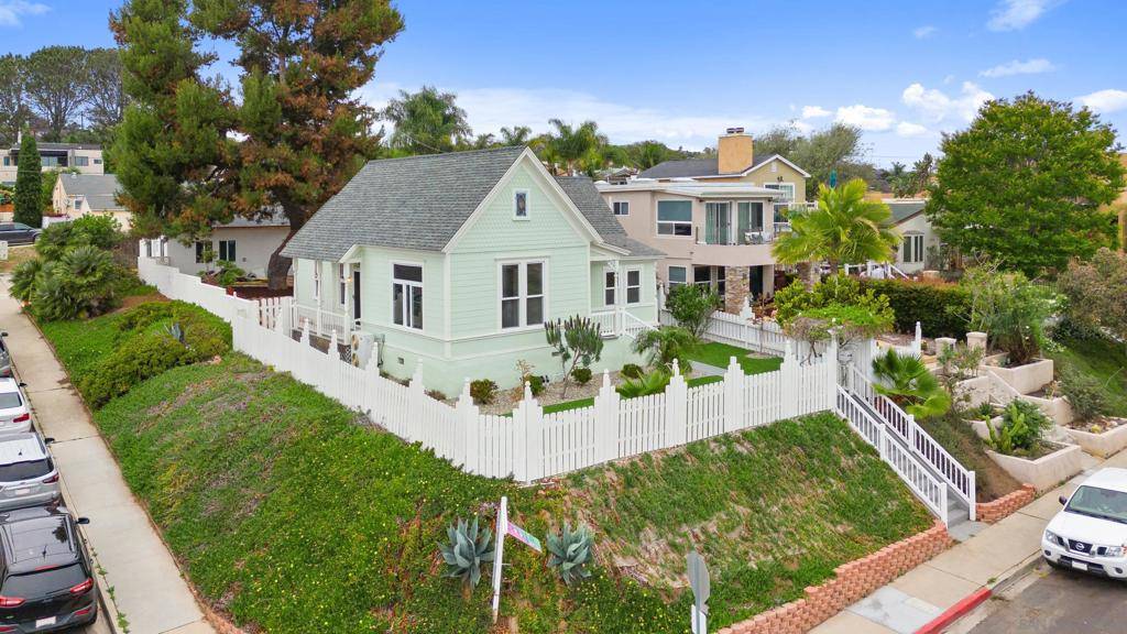 San Diego, CA 92109,2104 Diamond St