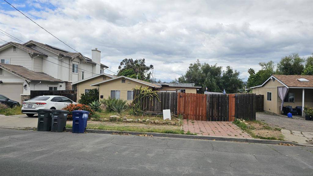La Mesa, CA 91942,7380 Mohawk st.