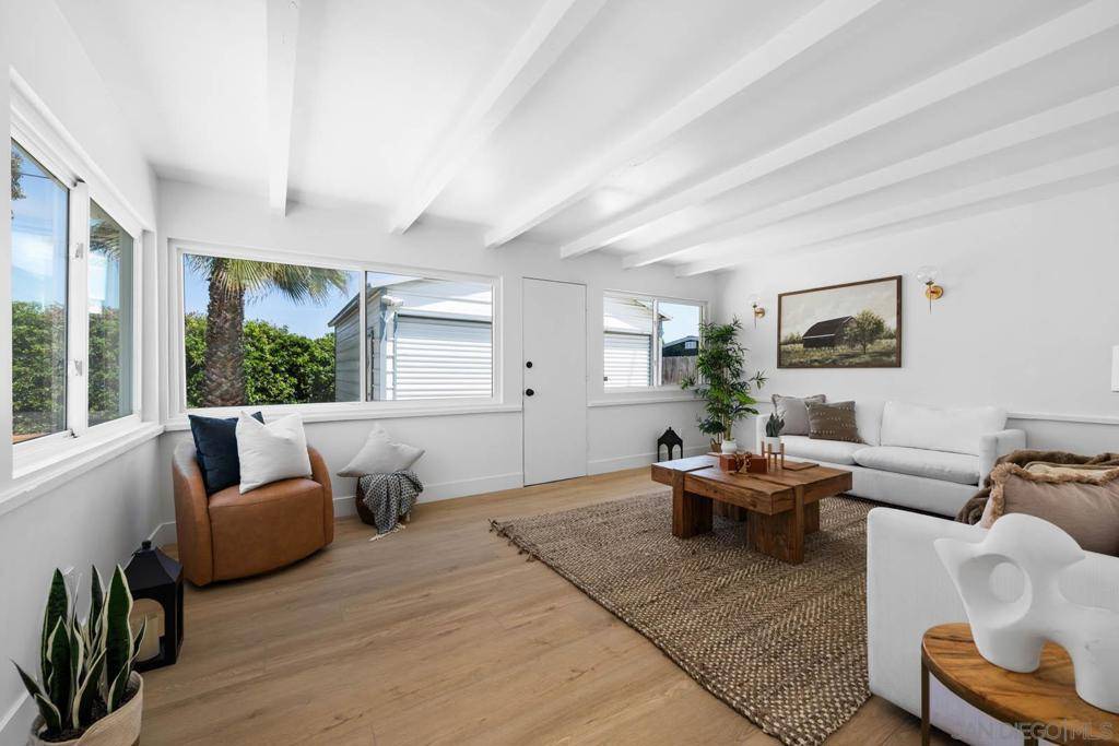 927 4th St Imperial Beach, CA 91932