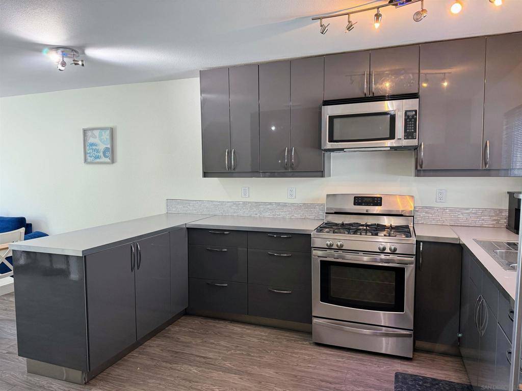 Imperial Beach, CA 91932,173 Palm Ave