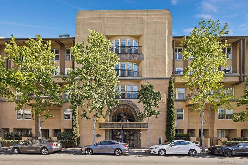 San Diego, CA 92101,301 W G St #112