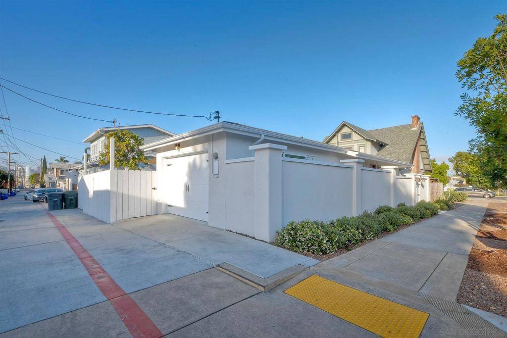 San Diego, CA 92118,1221 4th St