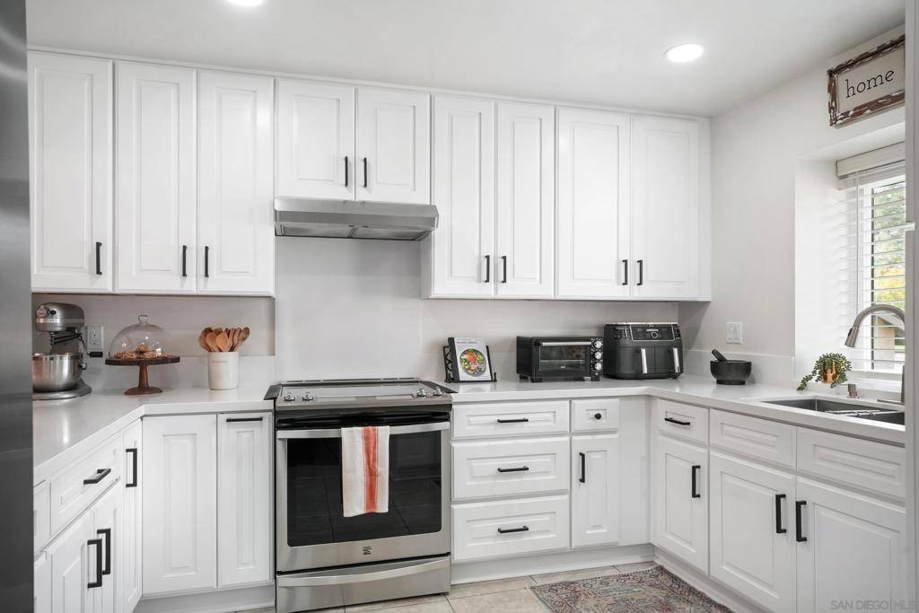 Fallbrook, CA 92028,1766 Pala Lake Dr