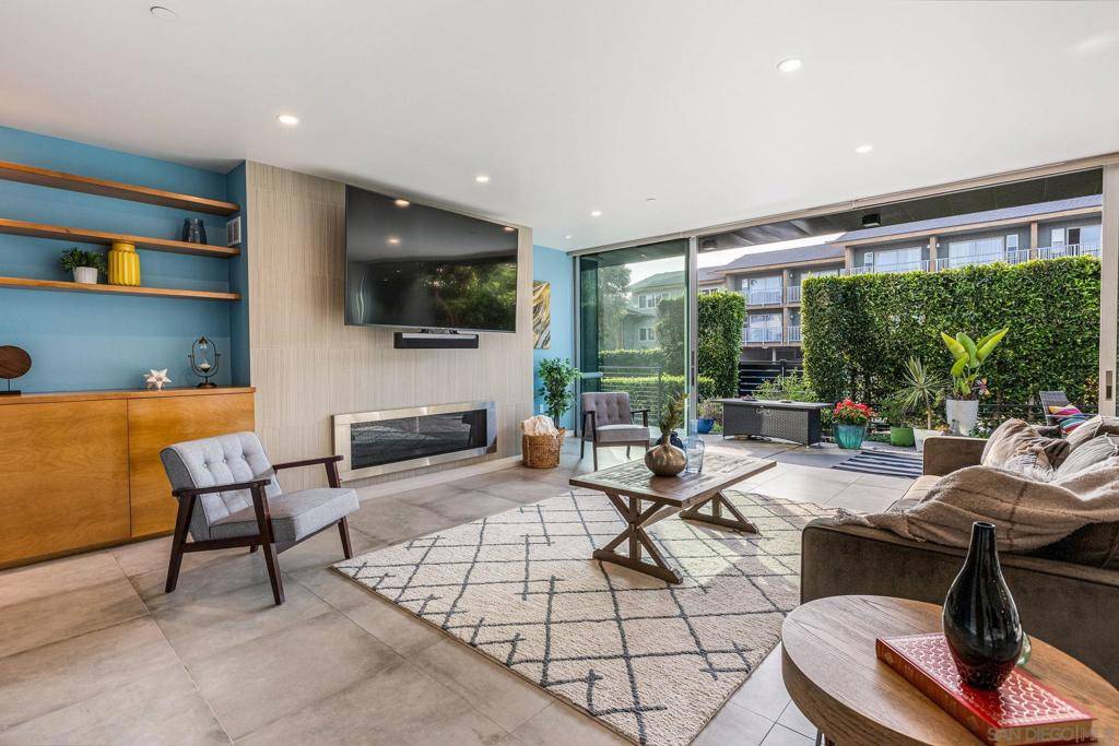 165 Pine Ave Carlsbad, CA 92008