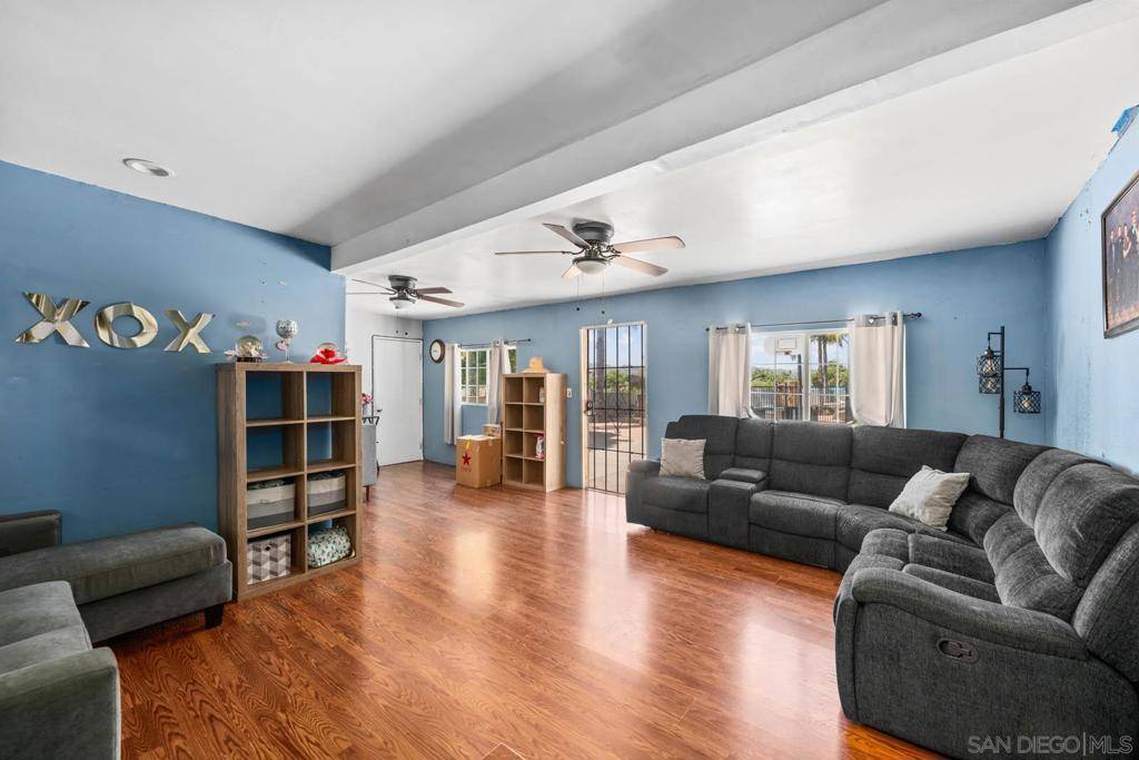 Fallbrook, CA 92028,124 E View St