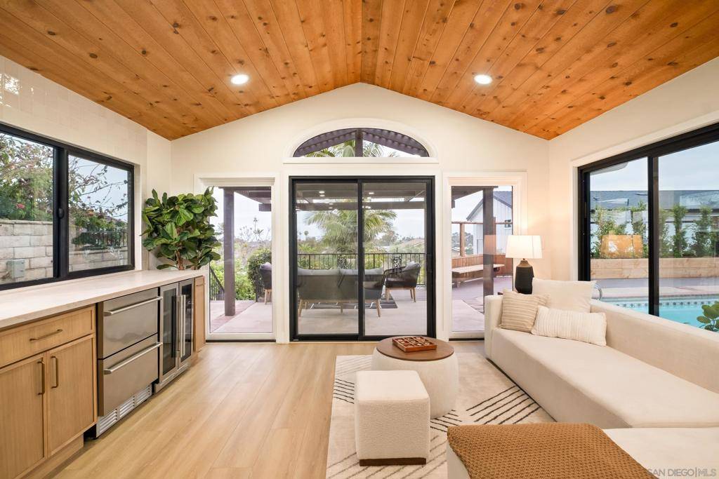 Carlsbad, CA 92008,3985 Syme Dr