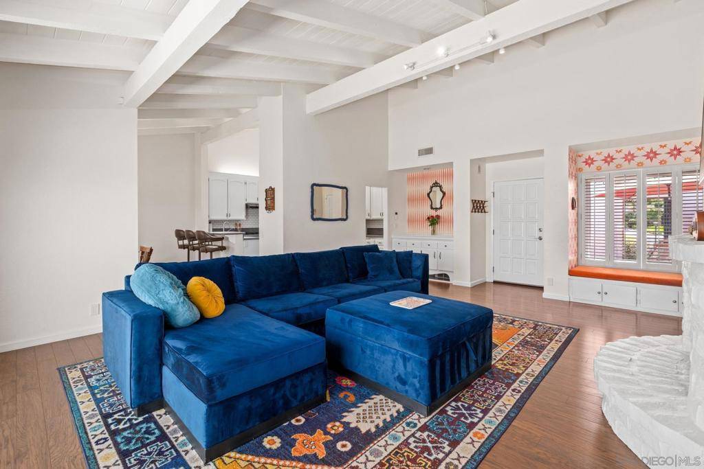 Escondido, CA 92026,1382 Miraflores Gln