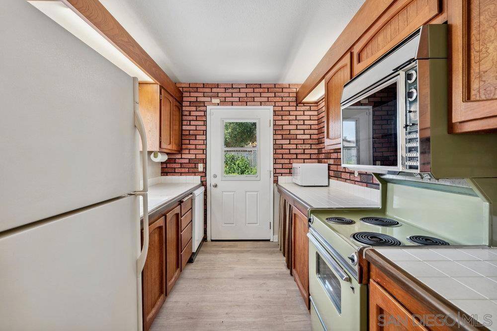 13130 Via Del Valedor San Diego, CA 92129