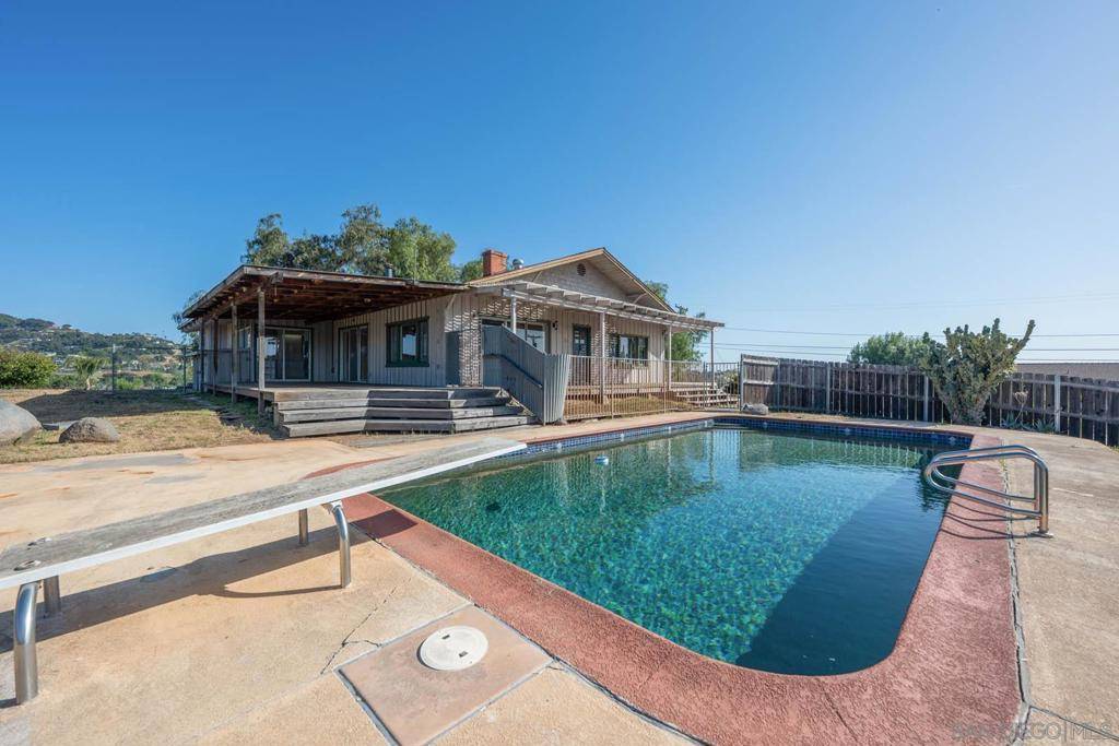Escondido, CA 92027,2231 Oak Hill Dr