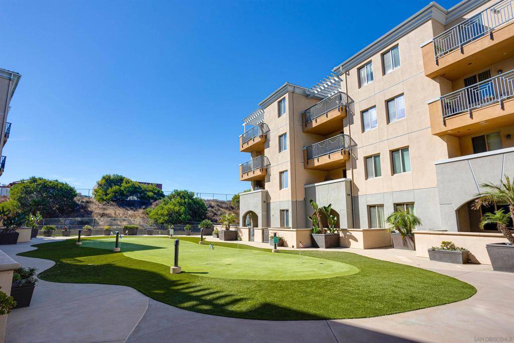 San Diego, CA 92130,3877 Pell Place #223