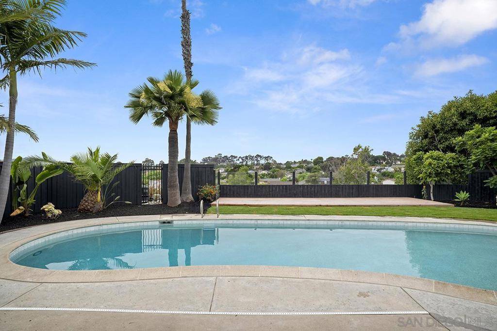 San Diego, CA 92122,5852 Dirac Street
