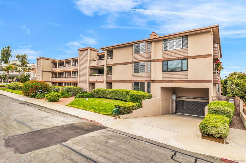 San Diego, CA 92106,3130 Avenida de Portugal 101