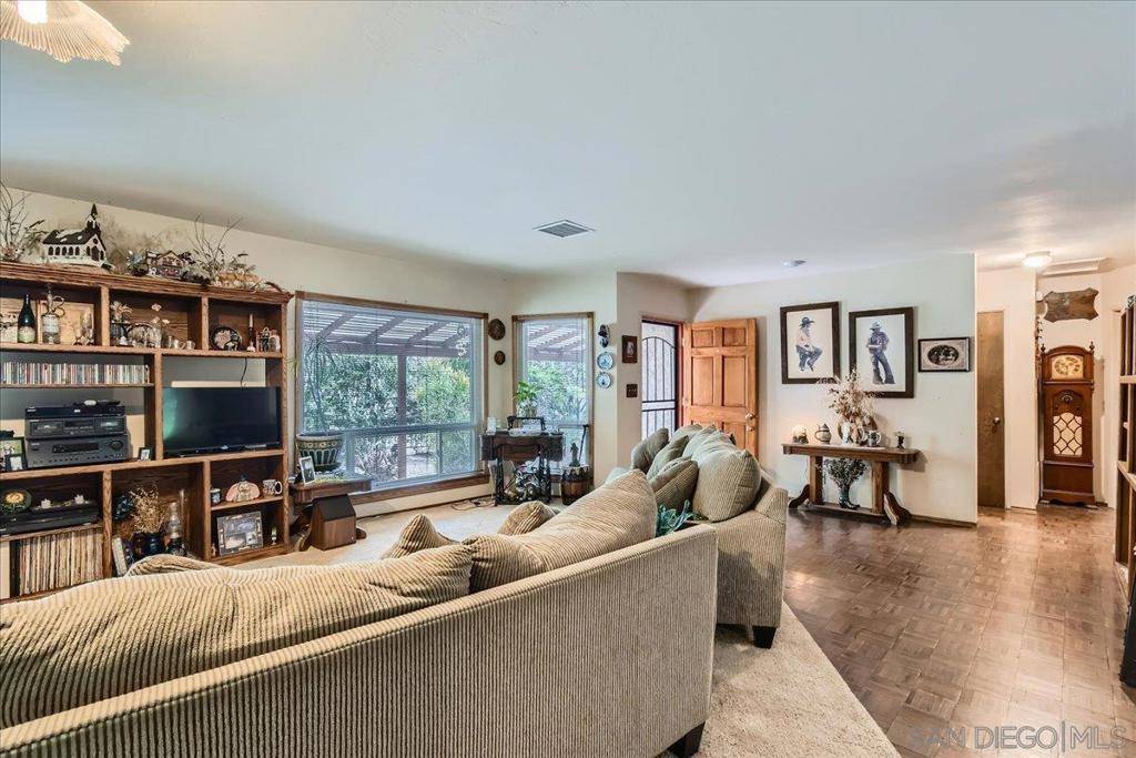 531 Silverbrook Dr El Cajon, CA 92019