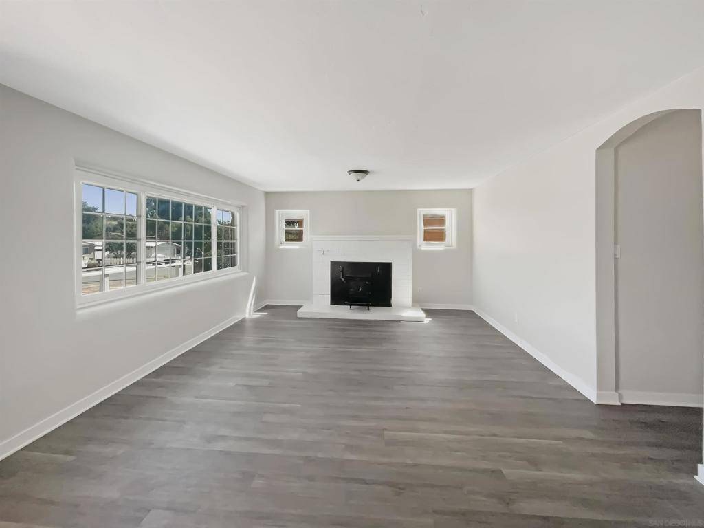 Ramona, CA 92065,325 F St