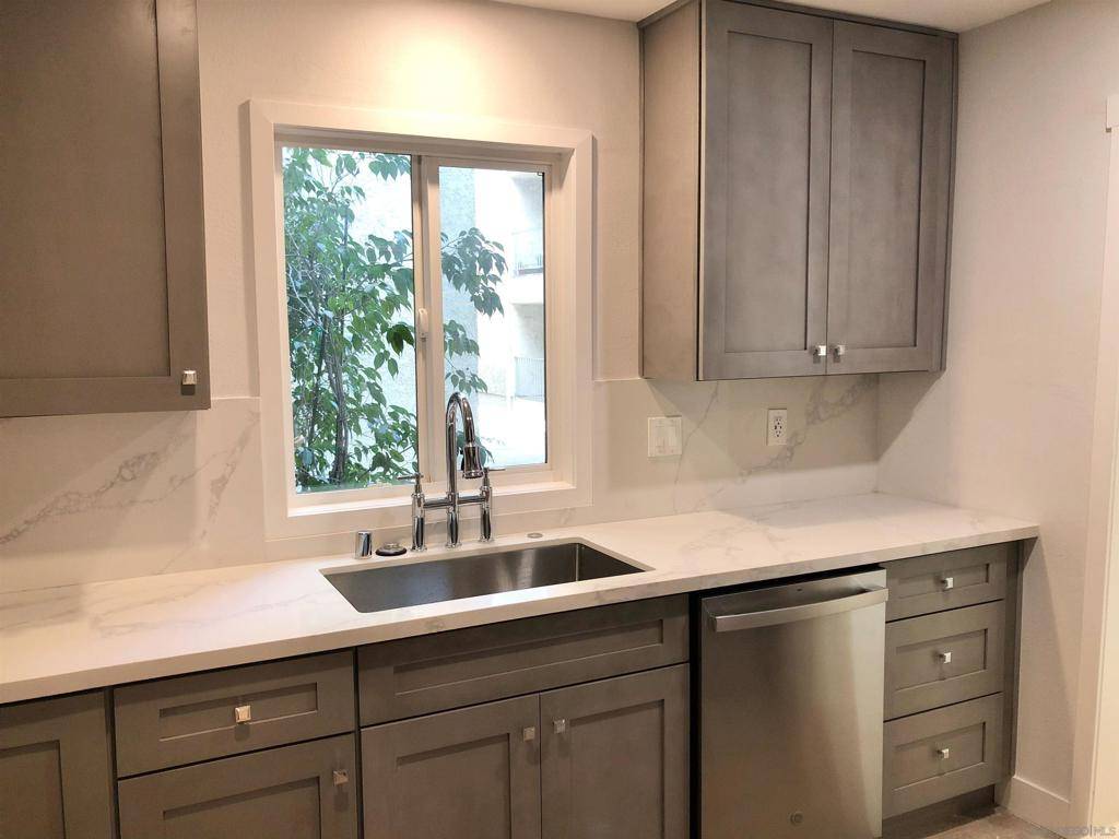 Burbank, CA 91505,222 N Rose St #209