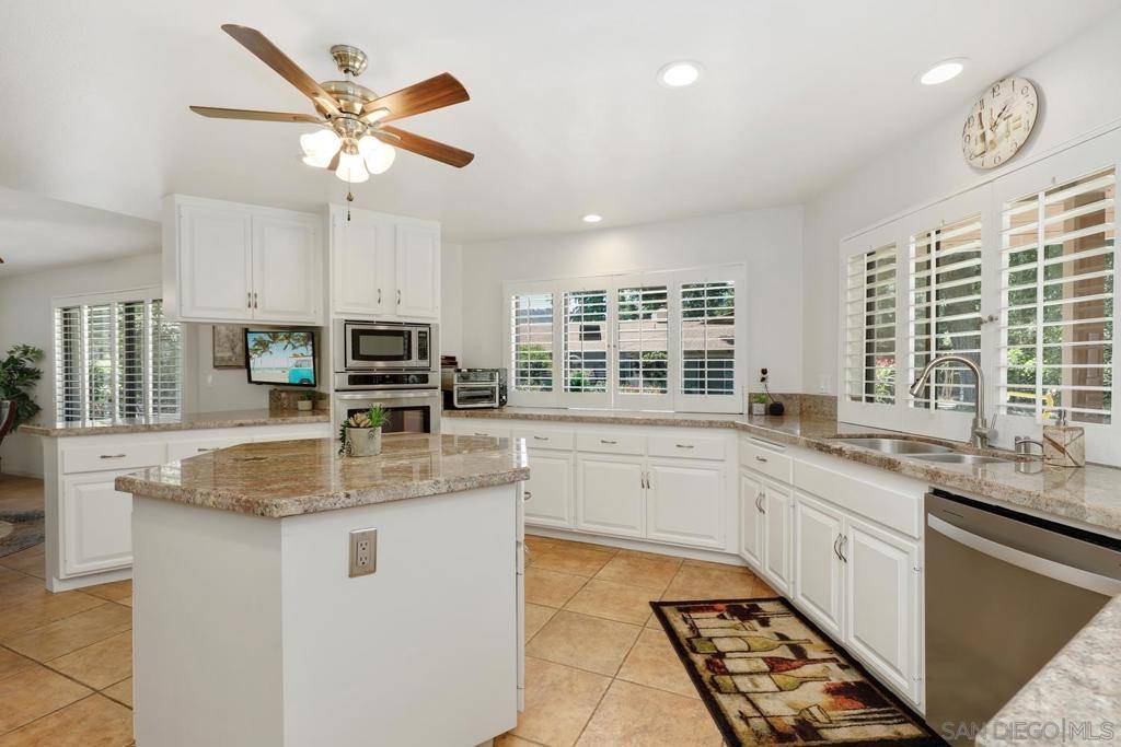 Pauma Valley, CA 92061,15406 Happy Holw