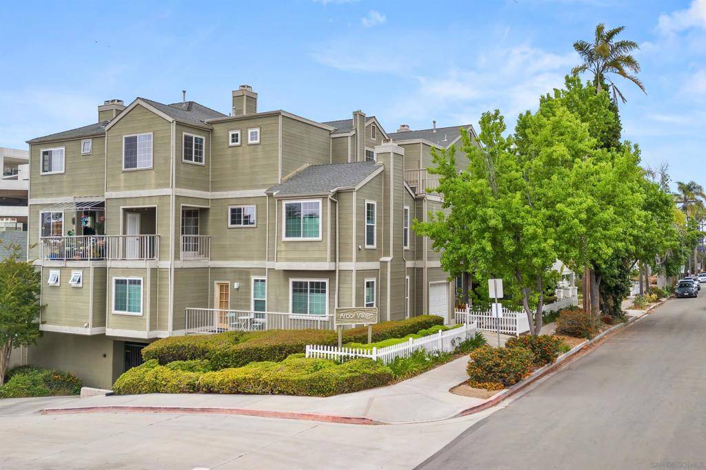 San Diego, CA 92103,4204 3rd Ave #7