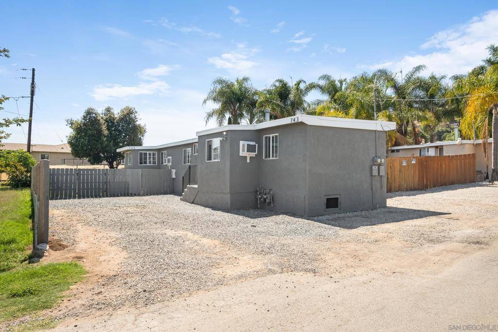 El Cajon, CA 92019,743 745 Ballard St