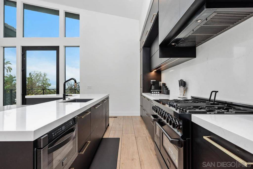 2050 Hidden Crest Dr El Cajon, CA 92019