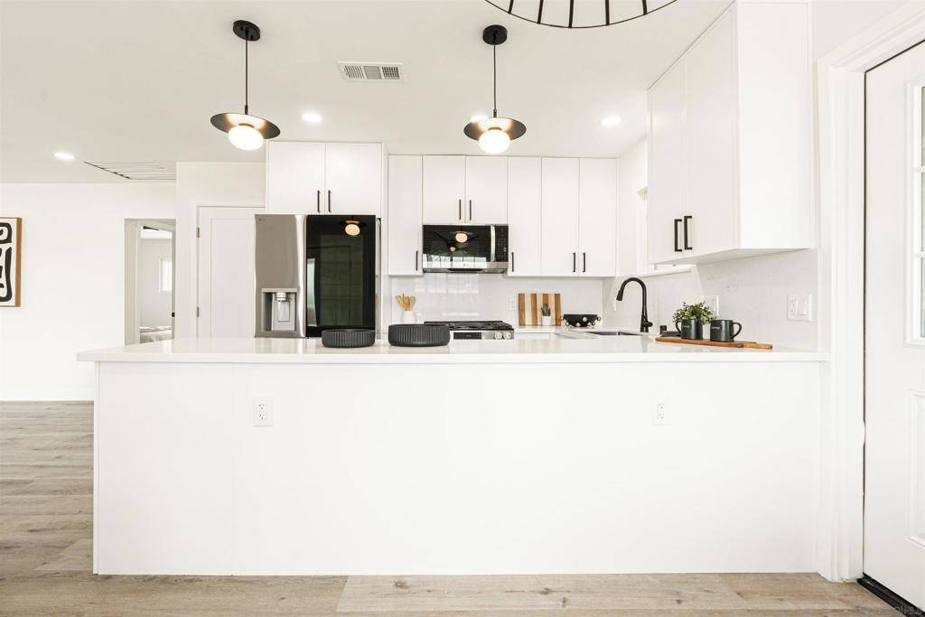 Santee, CA 92071,9376 Starcrest Dr