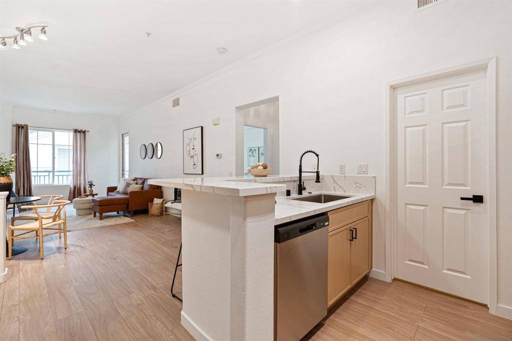 San Diego, CA 92130,12364 Carmel Country Rd #306