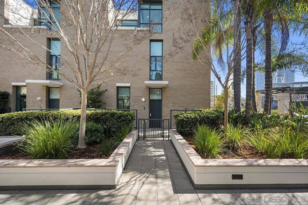 San Diego, CA 92101,325 7th Ave #215