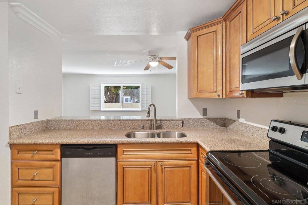 San Diego, CA 92122,7565 Charmant Dr #309