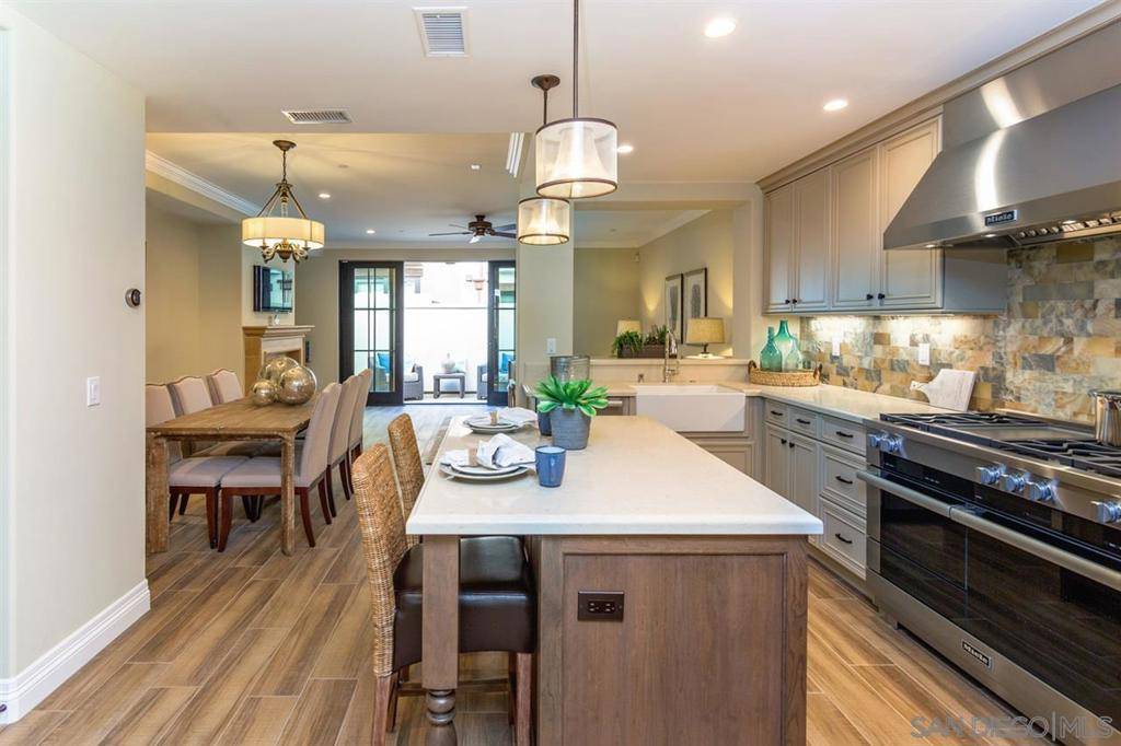 La Jolla, CA 92037,718 Silver St