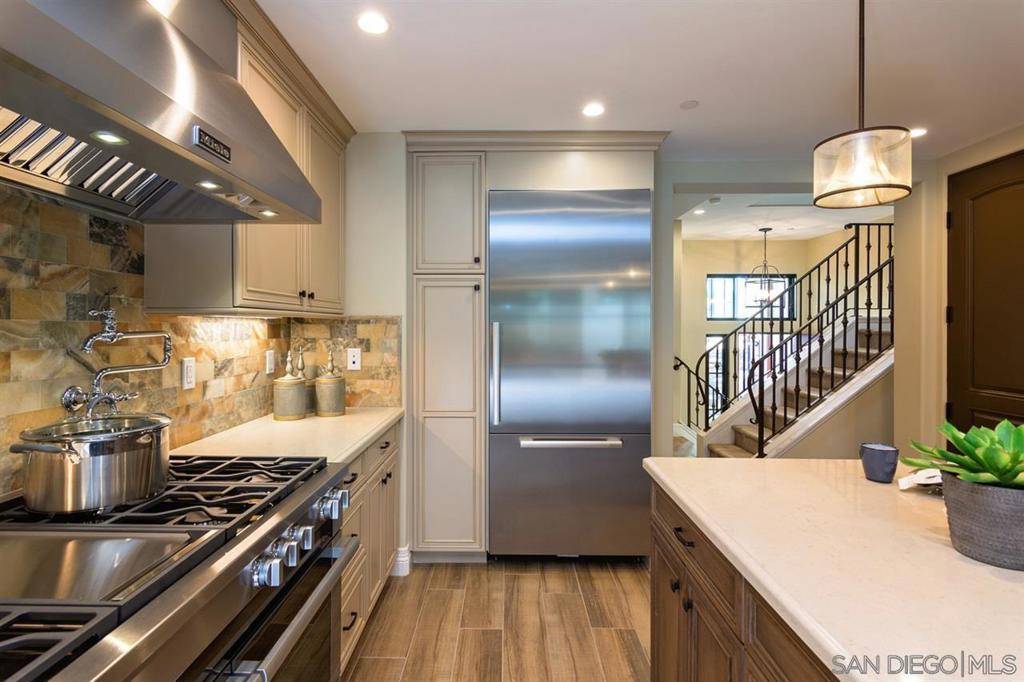 La Jolla, CA 92037,718 Silver St