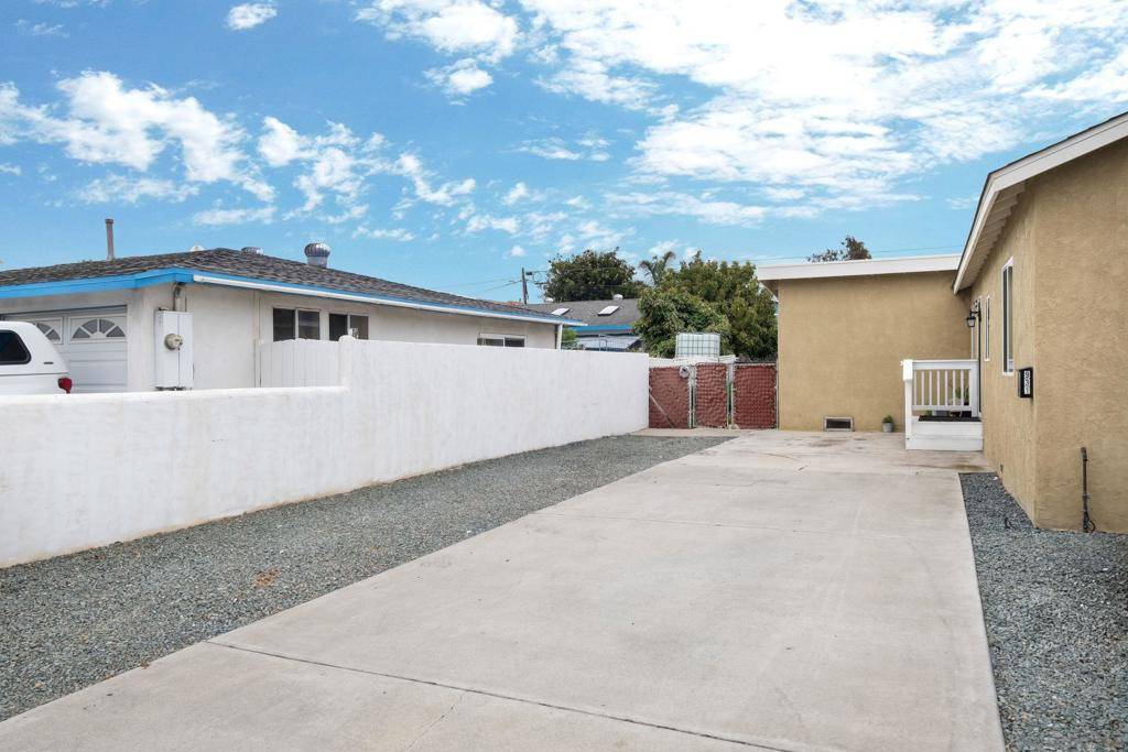 Imperial Beach, CA 91932,931 935 13'th St