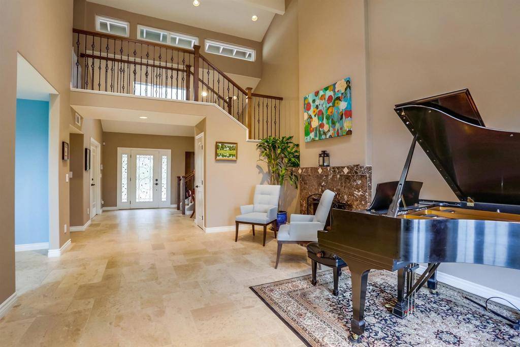 San Diego, CA 92120,6186 Saint Therese Way