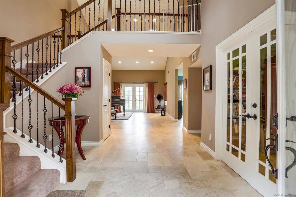 San Diego, CA 92120,6186 Saint Therese Way