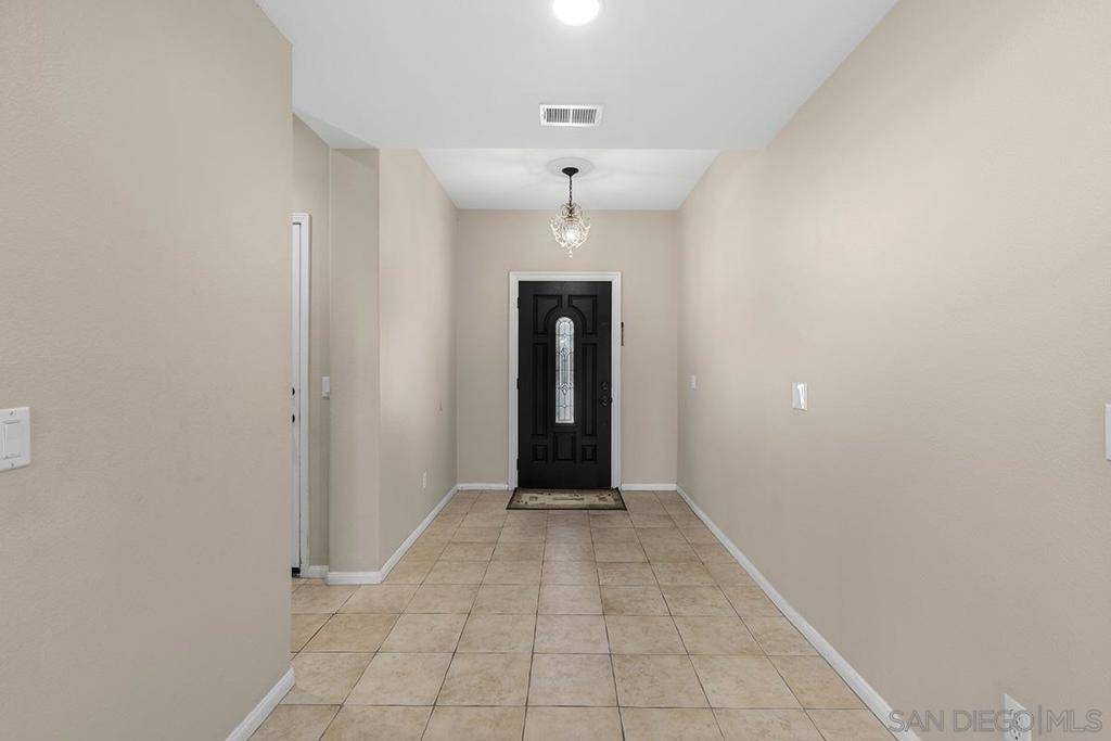 San Marcos, CA 92078,392 Corte San Rio