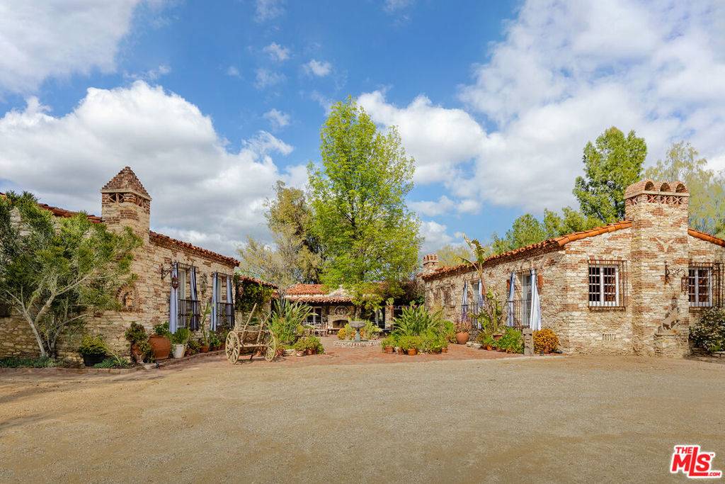 West Hills, CA 91307,7210 Woodlake AVE