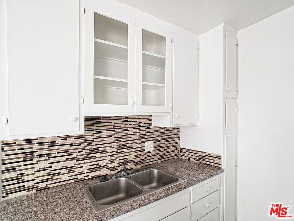 Los Angeles, CA 90038,5656 La Mirada AVE #7