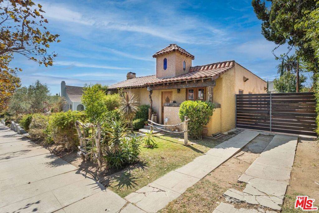 Los Angeles, CA 90019,1309 Carmona AVE