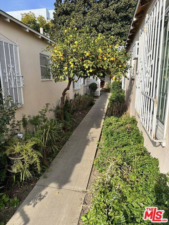 West Hollywood, CA 90046,8016 Norton AVE #3/4