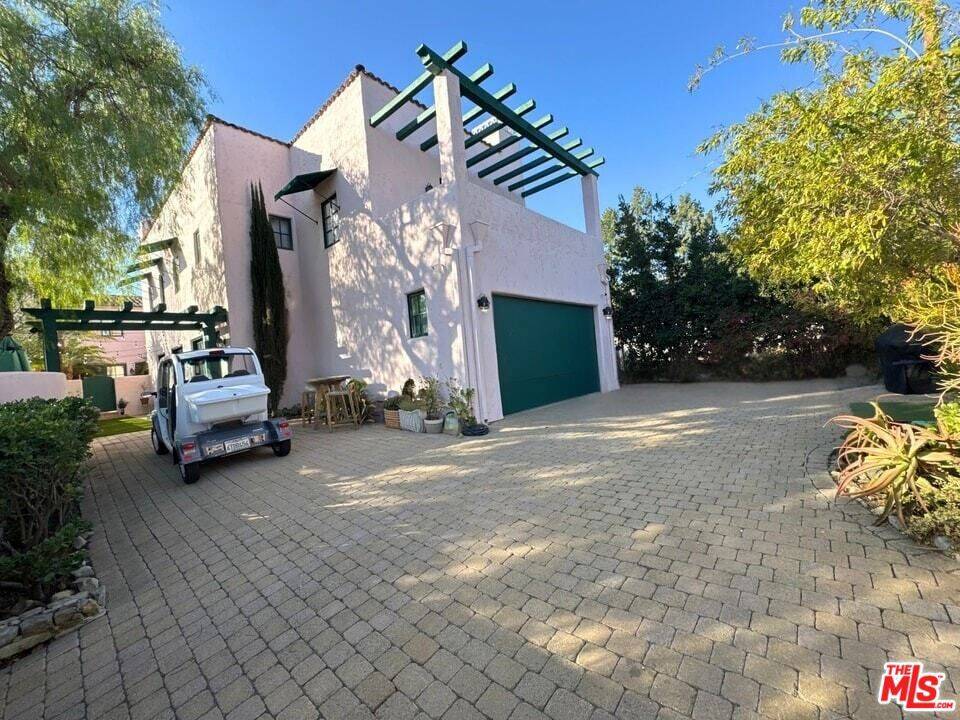 Ojai, CA 93023,202 Canada ST