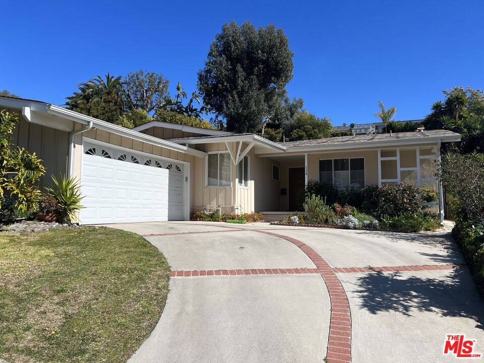 Pacific Palisades, CA 90272,728 Jacon WAY