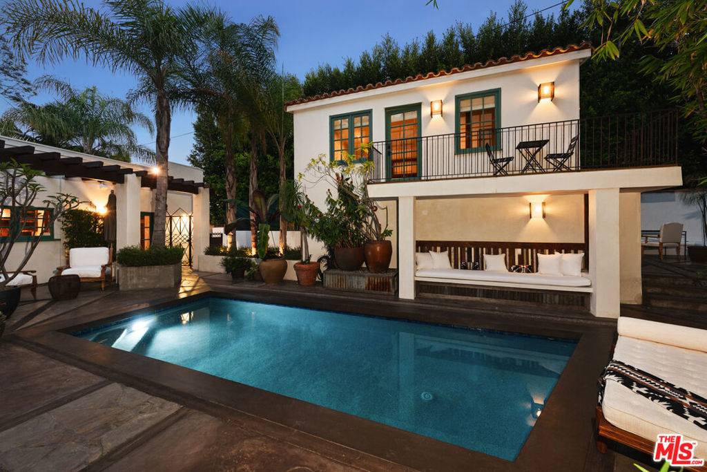 Los Angeles, CA 90069,8249 Marmont LN