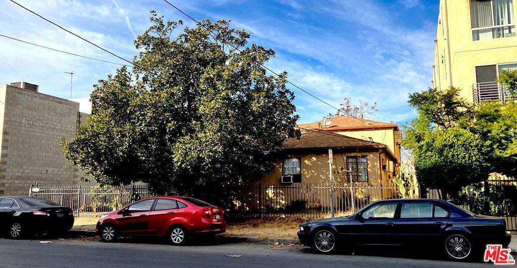 North Hollywood, CA 91605,12045 Hart ST