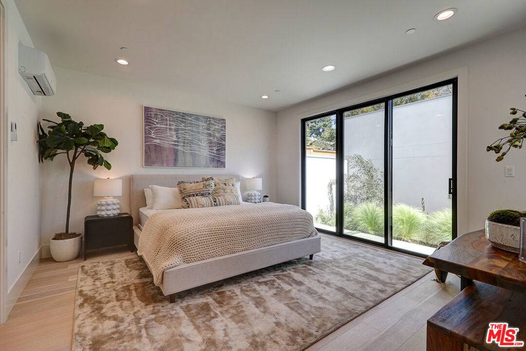 1615 N Coronado ST Los Angeles, CA 90026