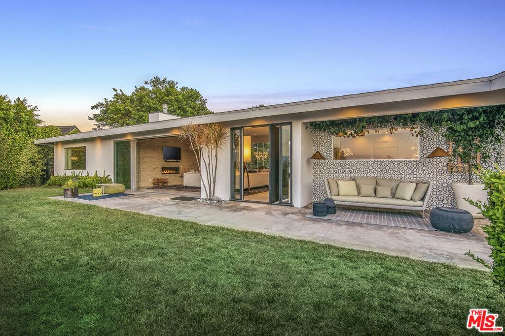 Studio City, CA 91604,11472 Laurelcrest RD