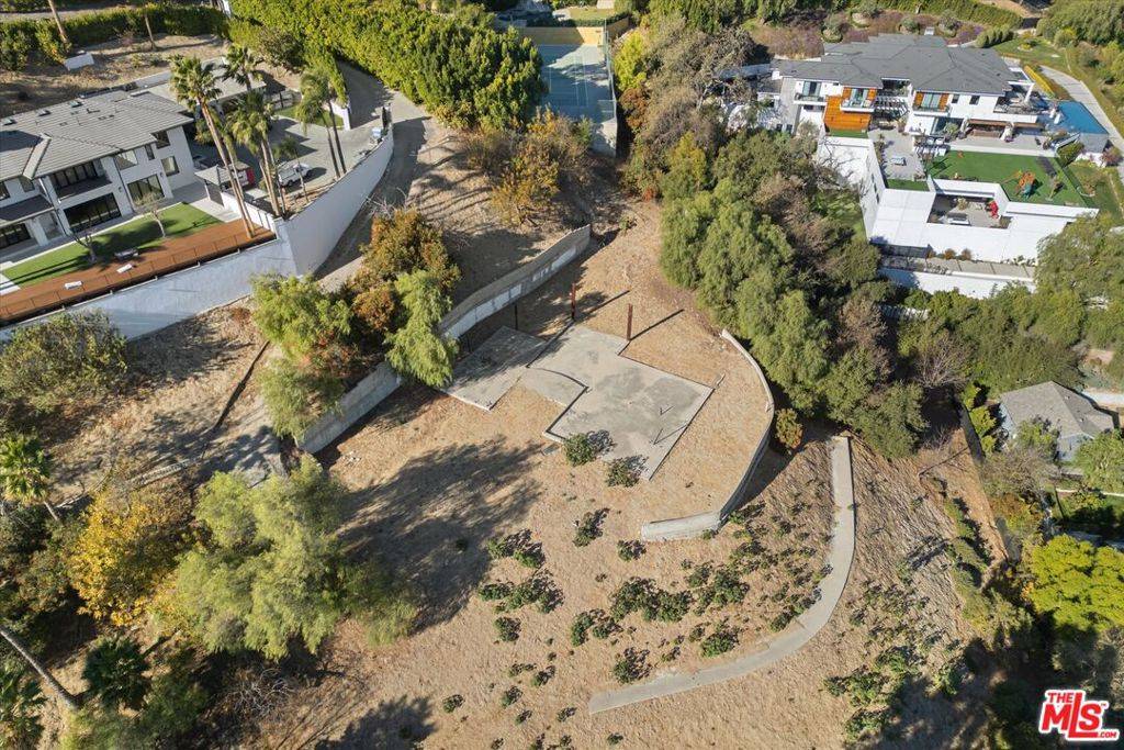 Encino, CA 91316,17229 Oak View DR