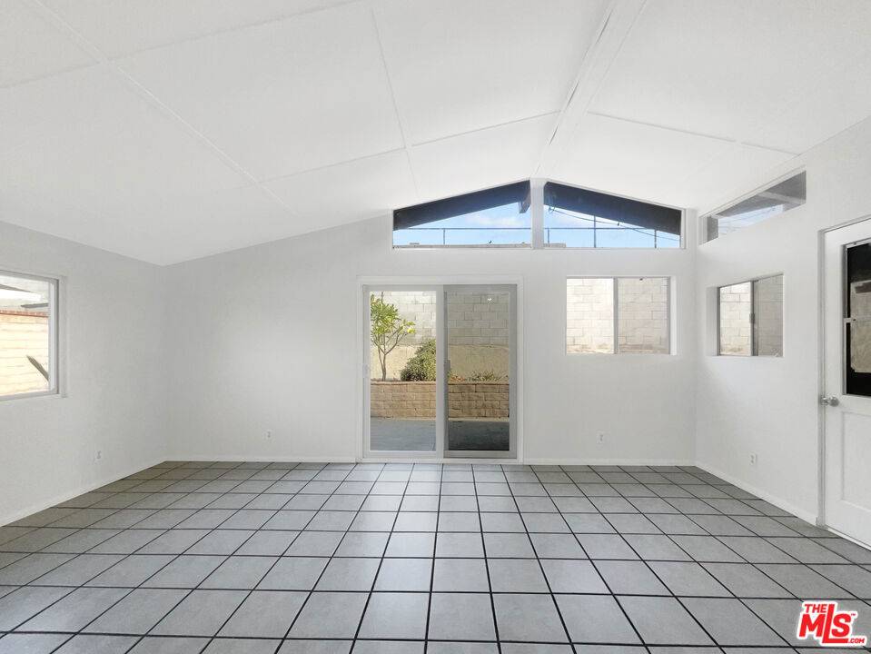 Sylmar, CA 91342,13108 Fellows AVE