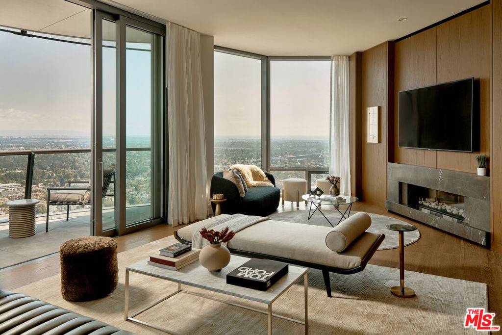Los Angeles, CA 90067,211 Elm Court #33C