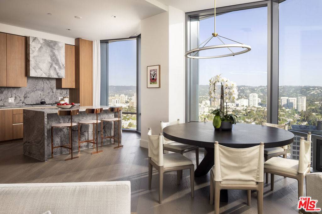 Los Angeles, CA 90067,211 Elm Court #17A