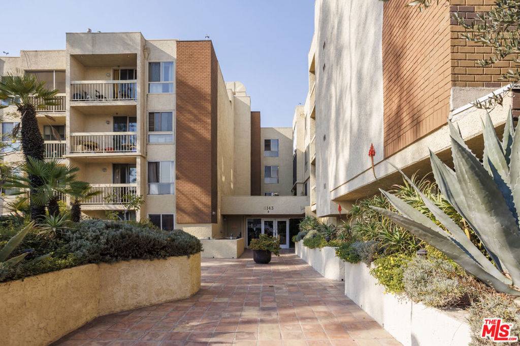 North Hollywood, CA 91601,5143 Bakman AVE #208