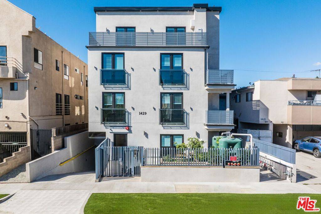 Los Angeles, CA 90035,1429 S Bedford ST #201