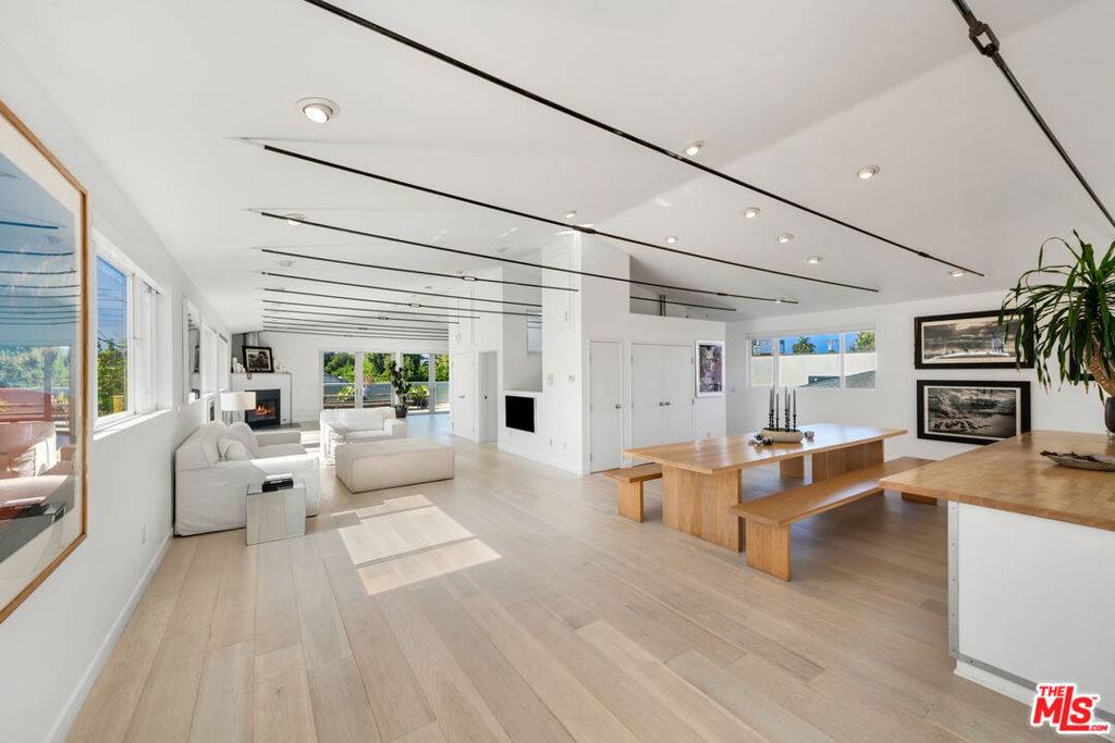 Venice, CA 90291,633 Santa Clara AVE